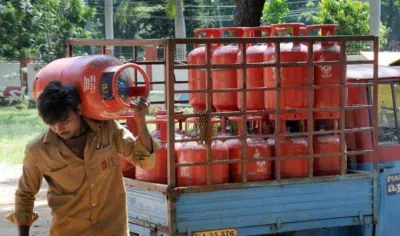 Big Relief : LPG सिलेंडर की ऑनलाइन बुकिंग और पेमेंट करने पर मिलेगी 5 रुपए की छूट- India TV Paisa