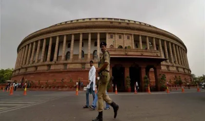 बैंकों में जमा किए गए अघोषित धन पर लगेगा टैक्‍स, लोकसभा में पास हुआ आयकर संशोधन विधेयक- India TV Paisa