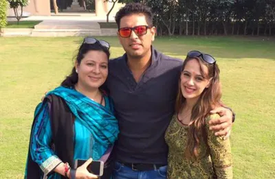 Yuvraj, Shabnam and Hazel | Photo:...- India TV Hindi