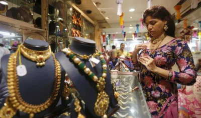 Gold Gaining: सोने में नहीं थम रही है तेजी, चांदी ने भी पार किया 41,000 रुपए प्रति किलो का स्‍तर- India TV Paisa