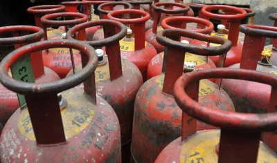 बिना- सब्सिडी वाले LPG सिलेंडर की कीमतों में 86 रुपए की बढ़ोतरी, 2 महीने में 152 रुपए महंगी हुई रसोई गैस- India TV Paisa