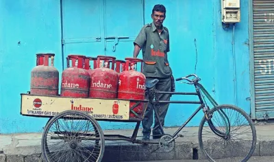 अपने नाम पर ट्रांसफर करवा सकते हैं LPG गैस कनेक्‍शन, ये है आसान तरीका- India TV Paisa