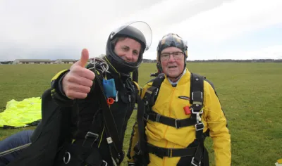 101 year old daredevil sets new skydiving record- India TV Hindi