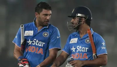 yuvraj, dhoni- India TV Hindi