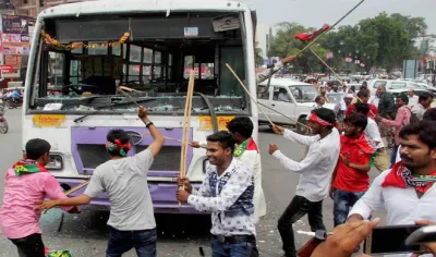 samajwadi party workers- India TV Hindi