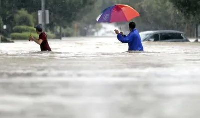 200 Indian Students Trapped In Flood-Hit Houston- India TV Hindi