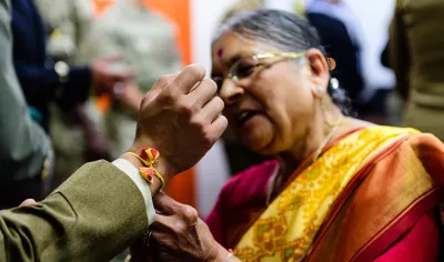 Britain armed forces celebrate raksha bandhan with Hindu...- India TV Hindi