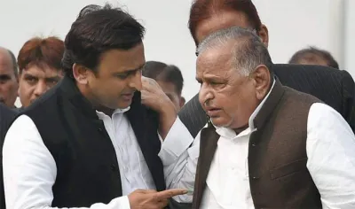 Akhilesh Yadav and Mulayam Singh Yadav- India TV Hindi