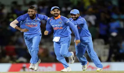 Hardik Pandya, left celebrates with captain Virat Kohli- India TV Hindi