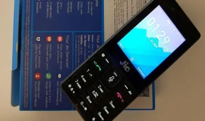 JioPhone की बुकिंग दोबारा हुई शुरू, कंपनी ने इच्छुक ग्राहकों के साथ संपर्क साधना किया शुरू- India TV Paisa