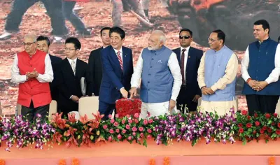 shinzo_abe_pm_modi_launch_bullet_train- India TV Hindi