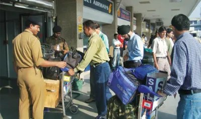 अब एम-आधार दिखाकर एयरपोर्ट के भीतर जा सकेंगे आप, छोटे बच्‍चों को पहचान पत्र दिखाने की नहीं होगी जरूरत- India TV Paisa