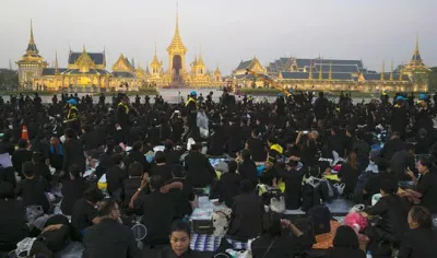 Bhumibol Adulyadej funeral crowds gather to farewell father...- India TV Hindi