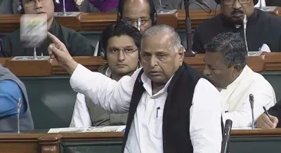 Mulayam-Singh-Yadav-says-Army-must-be-given-free-hand-along-borders- India TV Hindi