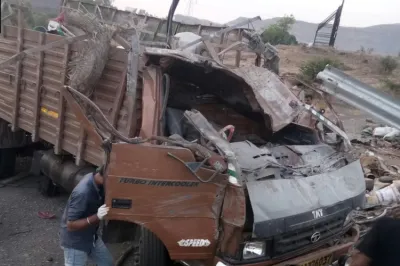 17 labourers killed, 15 hurt as truck overturns in Maharashtra- India TV Hindi