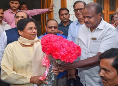 <p>mayawati and H D Kumaraswamy</p>- India TV Hindi