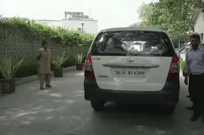 CBI raids Delhi Minister Satyendra Jain's residence- India TV Hindi