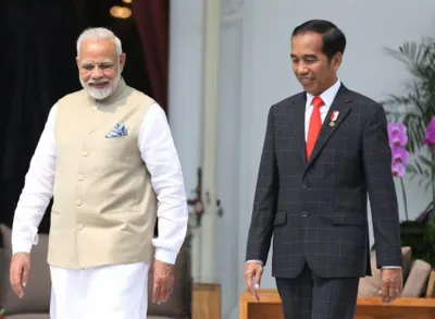 <p>Modi accorded guard of honour in Indonesia</p>- India TV Hindi