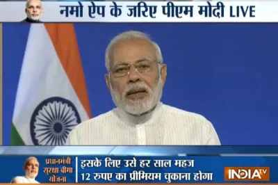 LIVE: पीएम मोदी नमो एप्प के जरिए सामाजिक सुरक्षा योजनाओं के लाभार्थियों से कर रहे हैं बात- India TV Hindi