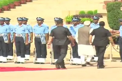 PM Narendra Modi inquires about health of IAF guard who collapsed at Rashtrapati Bhavan | ANI Photo- India TV Hindi