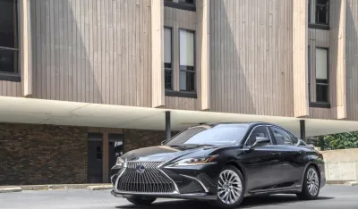 Lexus ES 300h- India TV Paisa