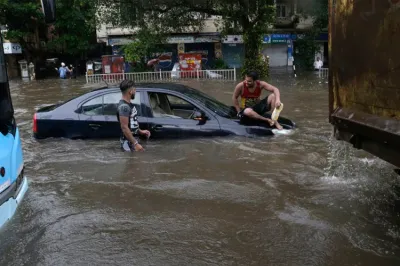 उत्तर प्रदेश: बारिश से कई जिलों में बाढ़ जैसे हालात, मुख्यमंत्री योगी ने दिए दिशा-निर्देश- India TV Hindi