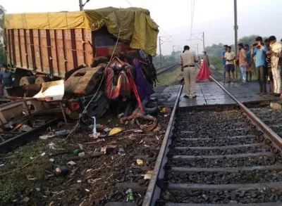 Trivandrum Rajdhani derailed after hit by truck at railway crossing several injured live updates - India TV Hindi