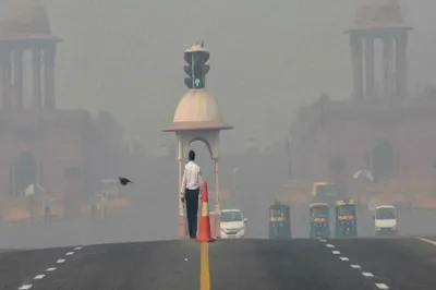 दिल्ली में वायु गुणवत्ता ‘गंभीर’ स्तर के पास पहुंची, दिवाली के बाद बद्तर हो सकते हैं हालात- India TV Hindi