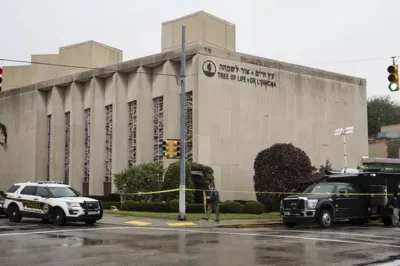 Pittsburgh synagogue shooting: Several killed and injured, suspect taken into custody | AP- India TV Hindi