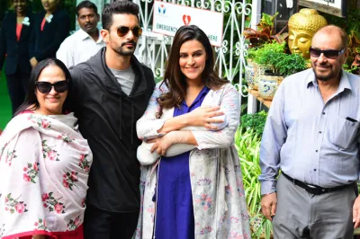 Neha Dhupia and Angad Bedi with their daughter- India TV Hindi