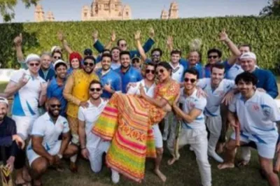 <p>Priyanka Chopra enjoys in Nick Jonas' arms as the Bride...- India TV Hindi