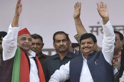 <p>mulayam singh yadav and shivpal yadav</p>- India TV Hindi