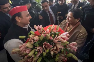 Samajwadi Party leader Akhilesh Yadav and BSP Chief Mayawati | Facebook- India TV Hindi