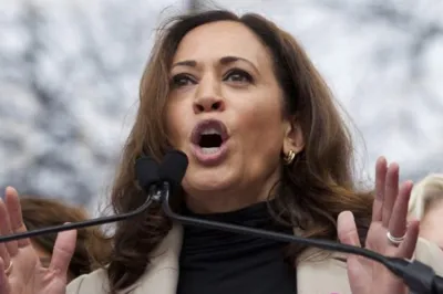 United States: Kamala Harris says she'll decide on 2020 soon, chides Trump on shutdown | AP File- India TV Hindi