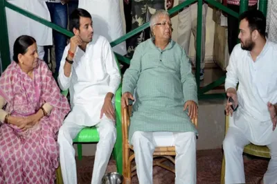 Lalu Yadav, Rabri Devi and Tejashwi Yadav granted bail in IRCTC money laundering case- India TV Hindi