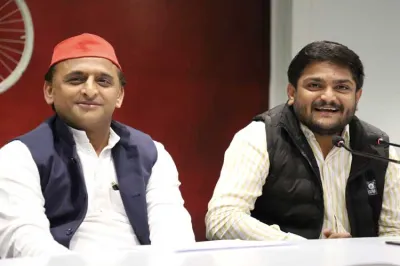 <p>akhilesh yadav and hardik patel</p>- India TV Hindi