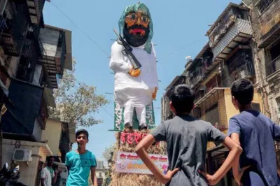 <p>Holi bonfire: Effigies of Masood Azhar, Hafiz Saeed put...- India TV Hindi