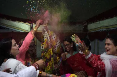 <p>holi peshawar</p>- India TV Hindi