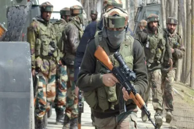 Jammu & Kashmir: Encounter breaks out between security forces and terrorists in Tral- India TV Hindi