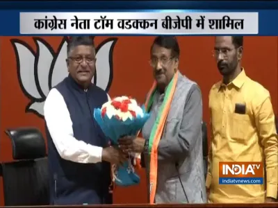 Sonia Gandhi's former secretary Tom Vadakkan Joins BJP- India TV Hindi