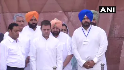 <p>Rahul gandhi and Amarinder Singh lays wreath at...- India TV Hindi