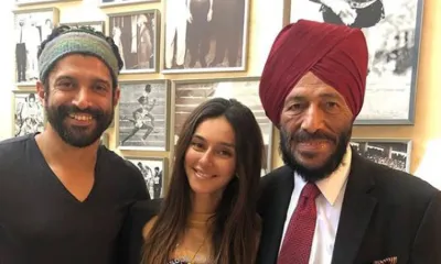 Farhan Akhtar and Shibani Dandekar meet Milkha Singh- India TV Hindi