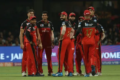 IPL2019, RCB vs KXIP: डी विलियर्स (82*) की तूफानी पारी के बाद उमेश यादव (36/3) की घातक गेंदबाजी से आ- India TV Hindi