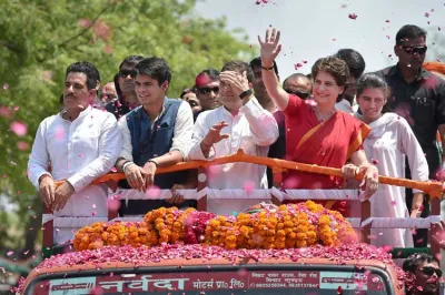 <p>Congress President Rahul Gandhi flanked by party General...- India TV Hindi