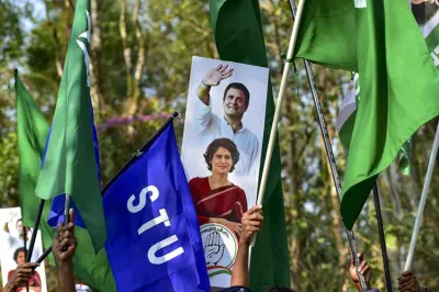 <p>Congress supporters hold banners and flags</p>- India TV Hindi