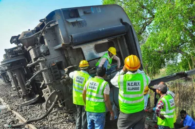 <p>Poorva Express Derailment </p>- India TV Hindi