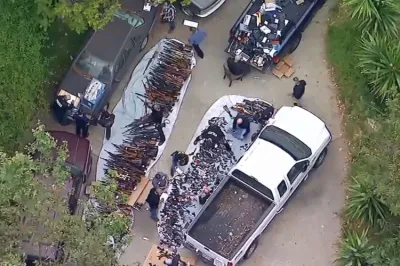 Massive cache of 1,000 guns seized from Bel-Air mansion in Los Angeles | Twitter- India TV Hindi