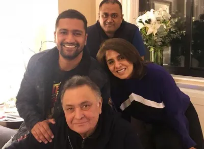 Vicky kaushal with rishi kapoor and neetu kapoor- India TV Hindi