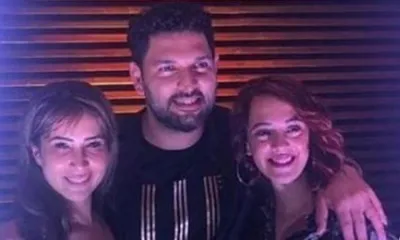 <p>Yuvraj Singh, Kim Sharma, Hazel Keech</p>- India TV Hindi