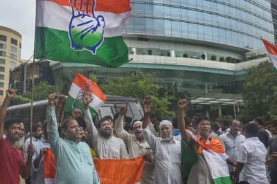 Congress protests outside Mumbai hotel where Karnataka MLAs are lodged- India TV Hindi